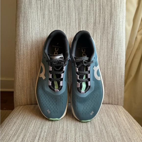 Women’s On Running Cloudmonster - Picture 3 of 5